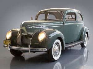 Ford V8 Deluxe Tudor Sedan